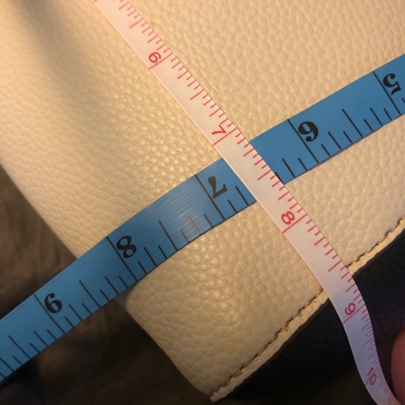 St John’s Bay bundle. Crossbody, tee and long sleeve tee Medium. - Picture 9 of 16